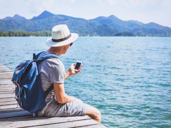 Aplikacje mobilne dla podróżujących – jak zaplanować wakacje z pomocą technologii?